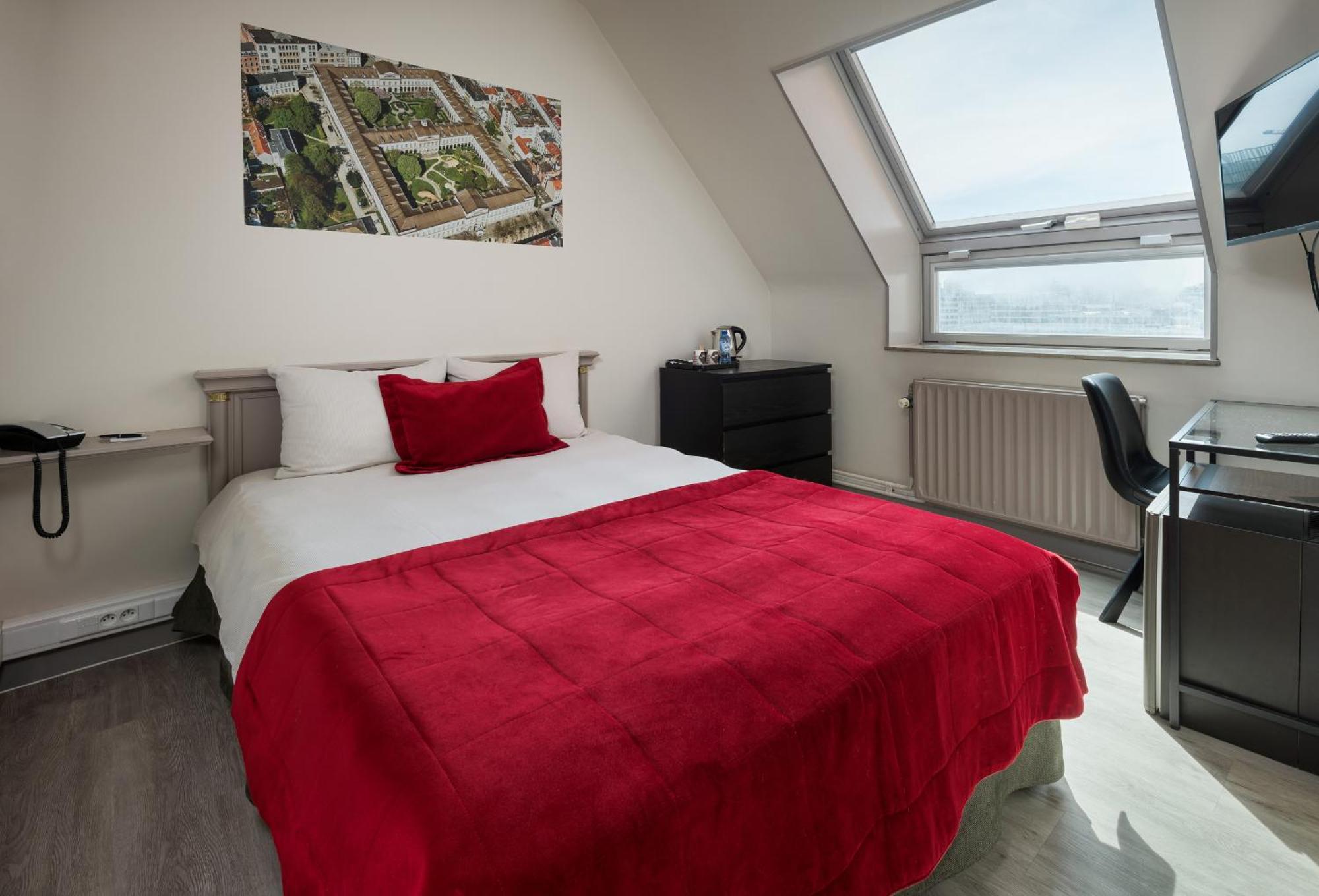 Small Double Room,1623646397:JPEG